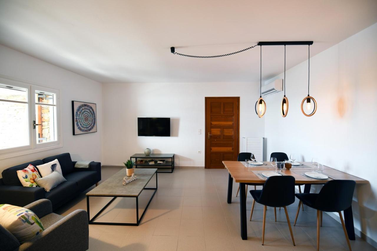 Amazing 2 Bedroom Apartment Overlooking The Marina Of Vourkárion Exterior foto