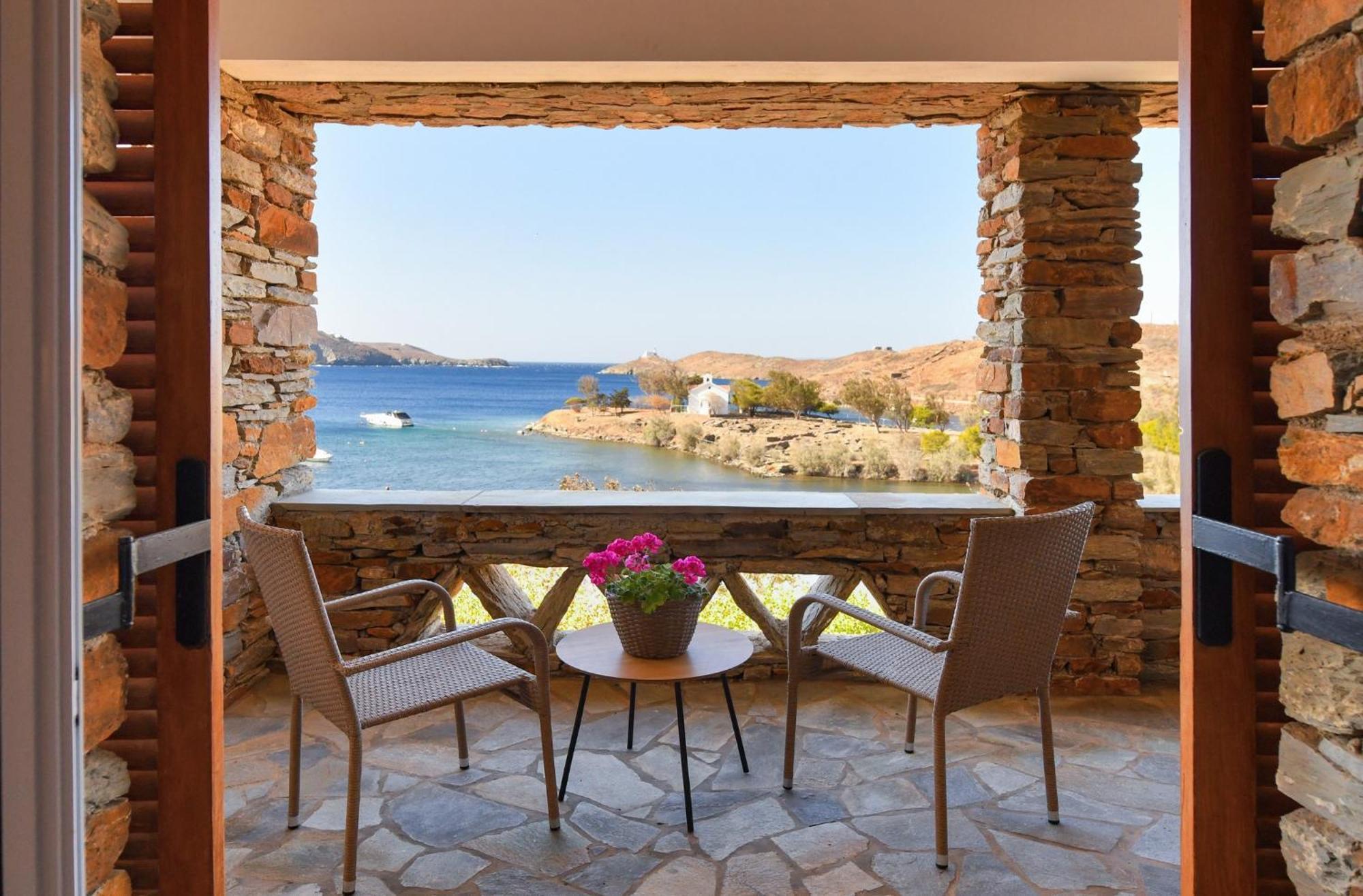Amazing 2 Bedroom Apartment Overlooking The Marina Of Vourkárion Exterior foto