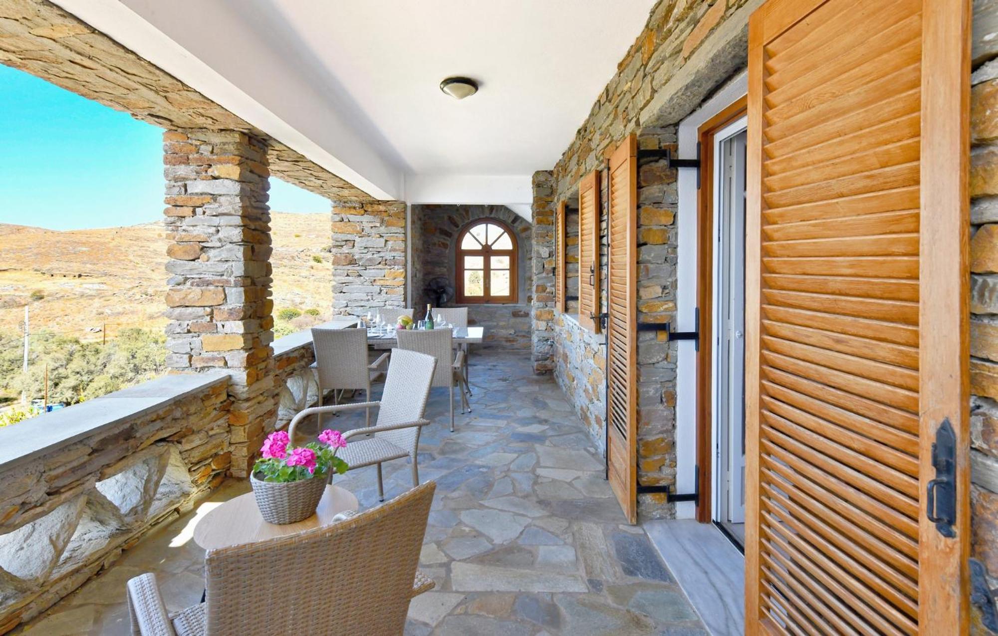 Amazing 2 Bedroom Apartment Overlooking The Marina Of Vourkárion Exterior foto