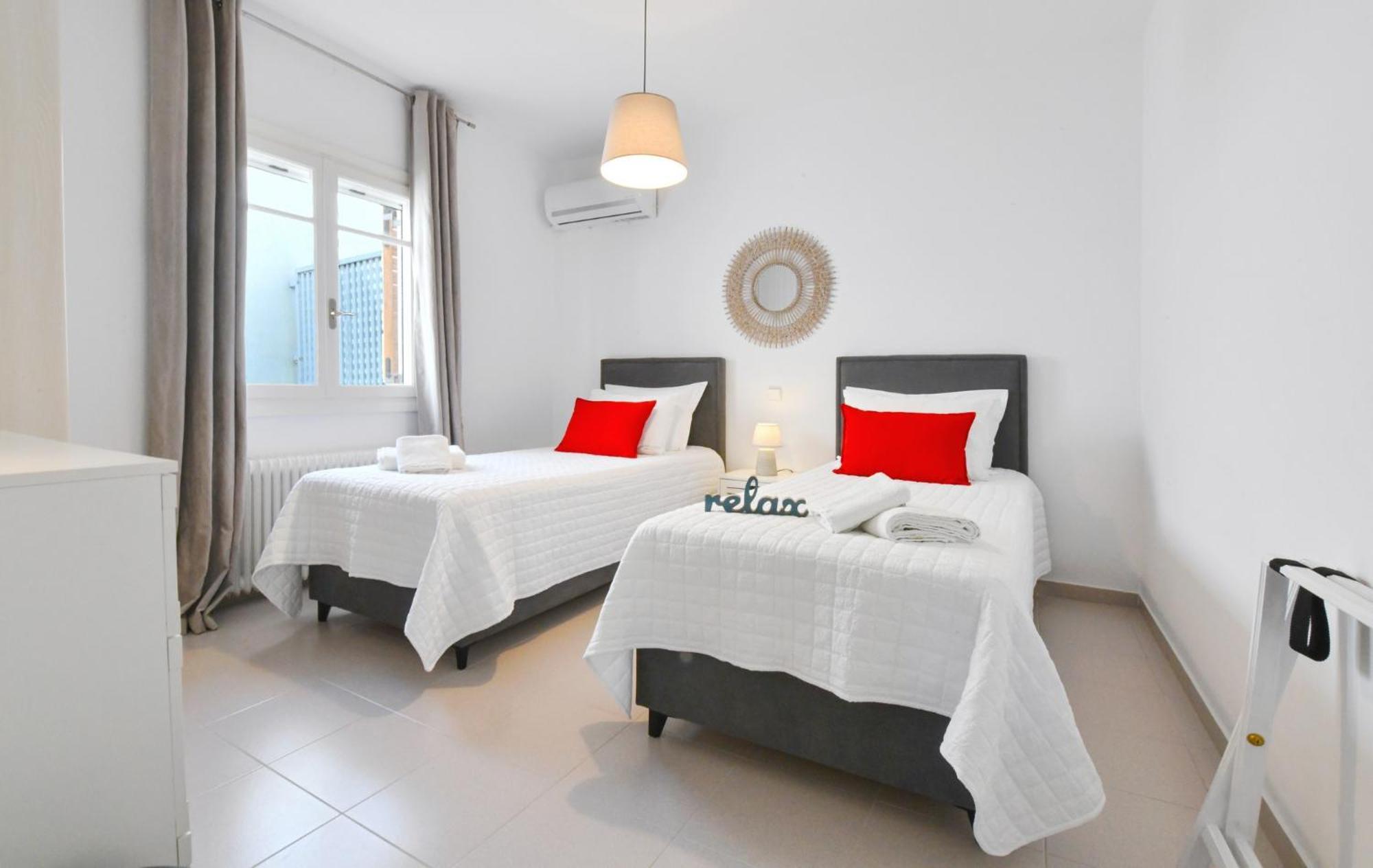 Amazing 2 Bedroom Apartment Overlooking The Marina Of Vourkárion Exterior foto